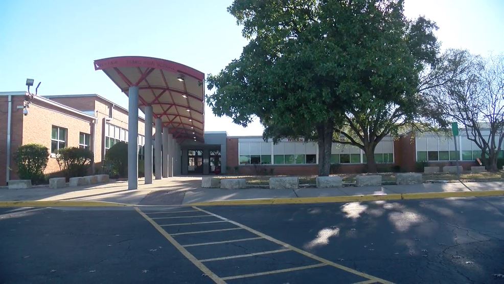 elak masalah sosial pelajar, sekolah ini buang semua pintu tandasnya