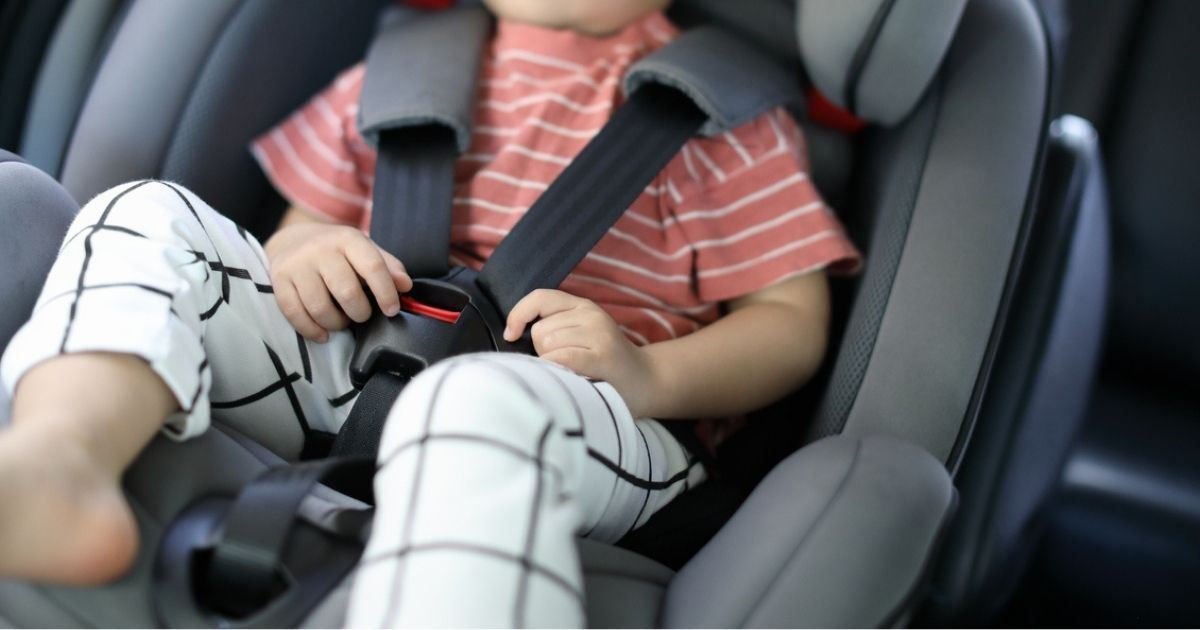 hukuman berat menanti individu cuai tinggal anak kecil sendirian dalam kenderaan, boleh kena denda dan penjara