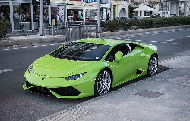 tunjuk handal, pasangan ini tak sengaja hancurkan lamborghini pinjam
