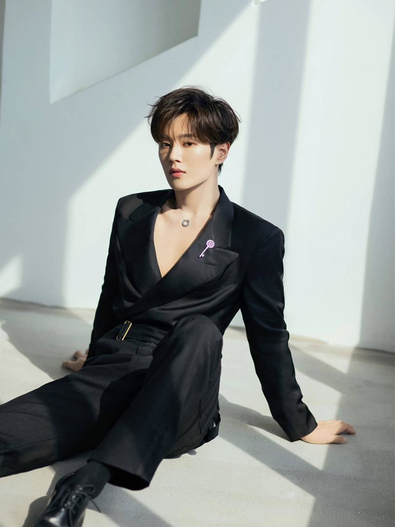 男生穿衣颜色代表他是什么人！喜欢粉红色是「x男」？