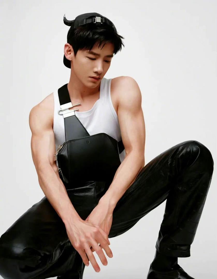 男生穿衣颜色代表他是什么人！喜欢粉红色是「x男」？