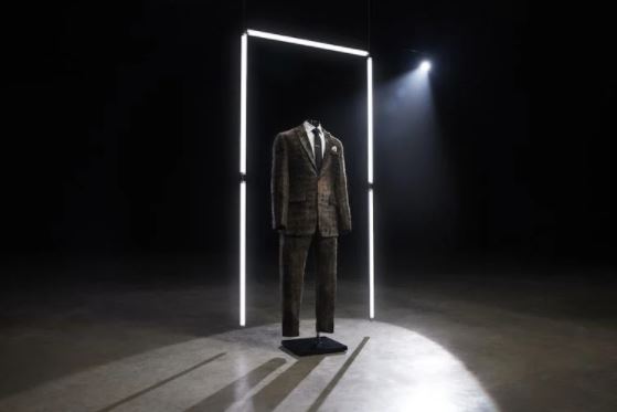 baju kot pertama di dunia dihasilkan daripada bulu misai 