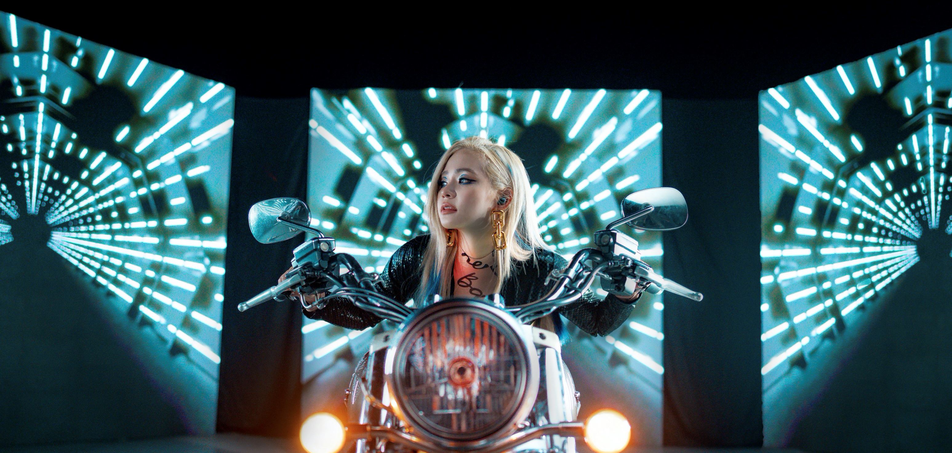 【影片】je 庞琂予单飞首作《you’re so funny》大胆造型辣到鼻血狂喷🔥