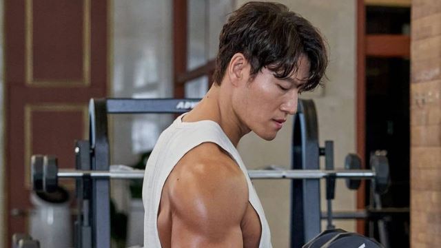 dituduh guna steroid, kim jong kook bakal ambil tindakan terhadap komen jahat