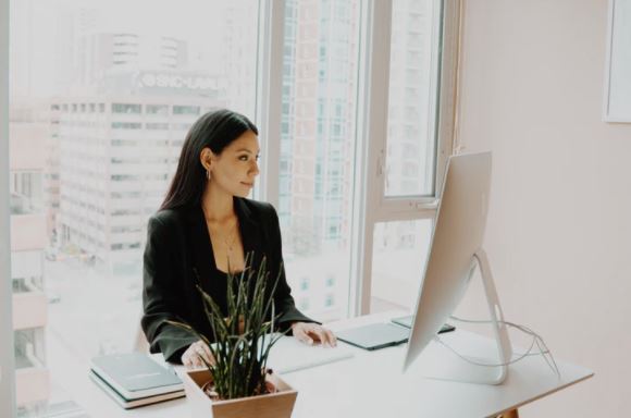 揭开9条职场潜规则，遇到女同事一定要这样做！