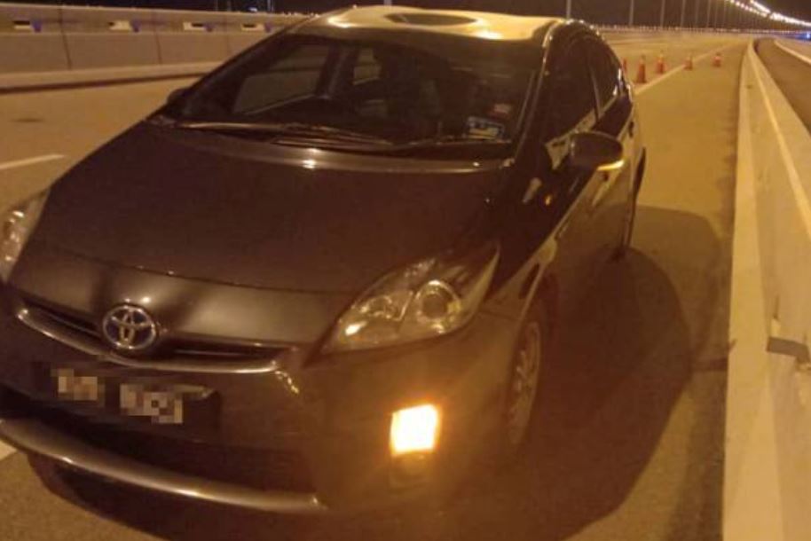 man leaves car and belongings before jumping off second penang bridge