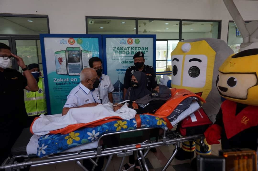 ktmb fulfils paralysed teen’s dream of going on a train ride!