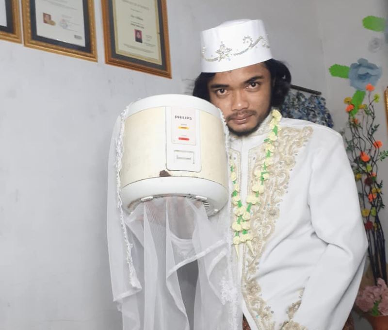 indonesian man who went viral marrying his rice cooker, gets divorced 4 days later