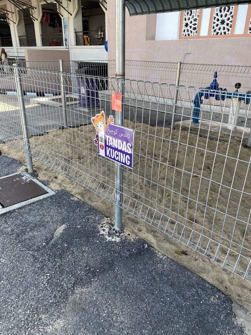 more than 600 cats have used the “public toilet” for cats at kelantan wet market