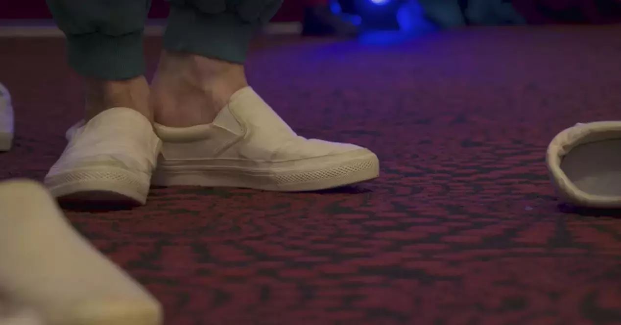 jualan kasut putih ini meningkat 7,800% gara-gara squid game