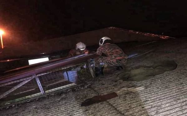 lelaki tak sedar tertidur atas bumbung sehingga malam diselamatkan anggota bomba