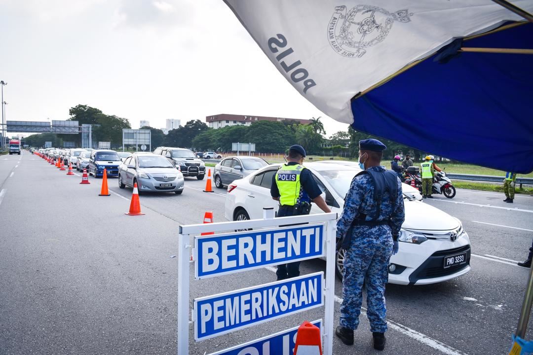 compounds await unvaccinated individuals who attempt to cross state borders