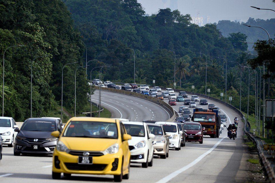 orang ramai berpusu-pusu balik kampung? kenderaan mula penuhi laluan ke utara dan pantai timur