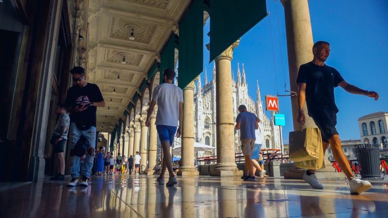 unvaccinated coronavirus patients fill hospital beds in rome, italy