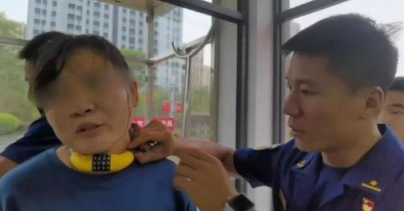 son puts bicycle lock around his mother’s neck as a joke, then forgot the code to unlock it