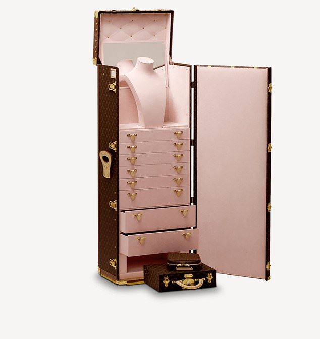 cristiano ronaldo sanggup belanja rm615,000 demi hadiahkan kekasih peti barang kemas mewah