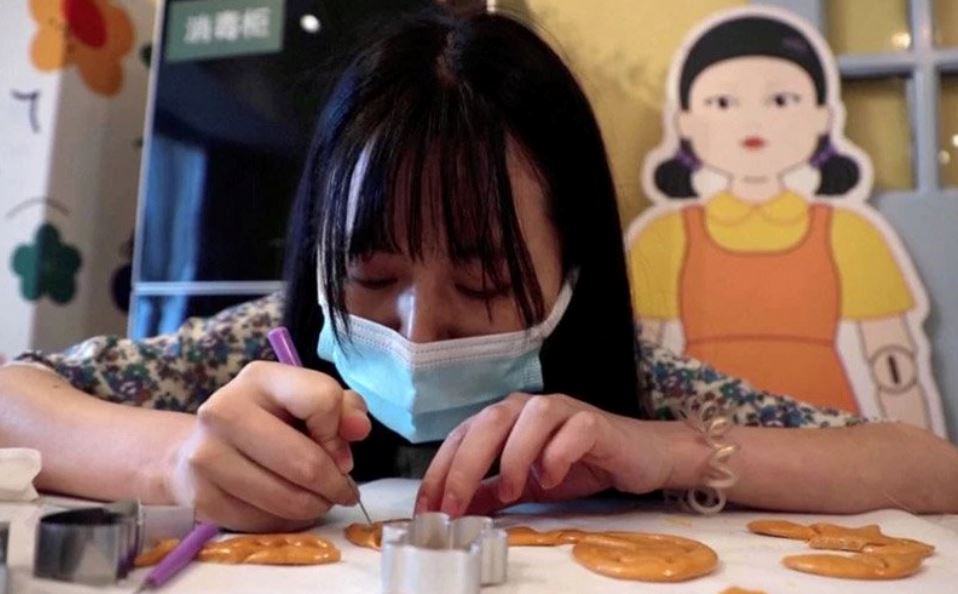 bakery in beijing launches squid game bake-off challenge!