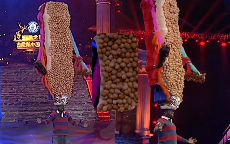 lelaki cabar diri berjaya cipta rekod dunia imbang 735 butir telur guna topi