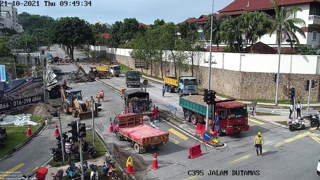 jalan sri hartamas 1 closed to traffic following massive sinkhole