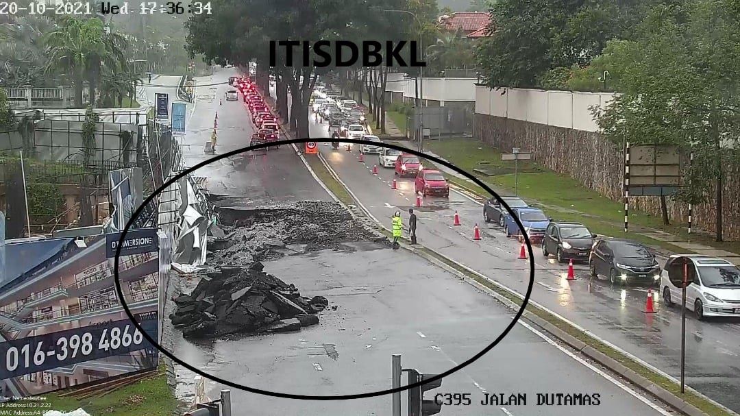 jalan sri hartamas 1 closed to traffic following massive sinkhole