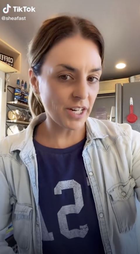 cakap pasal kerusi, facebook keluar iklan kerusi? wanita ini dakwa diintip fb