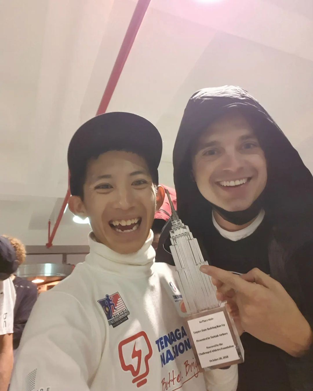 tower runner soh wai ching wins new york race and meets sebastian stan!