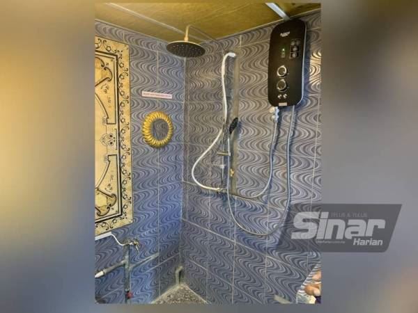 lelaki bina tandas awam ‘kayangan’ untuk kegunaan pelanggan, “siap ada penghawa dingin, televisyen, pemanas air”