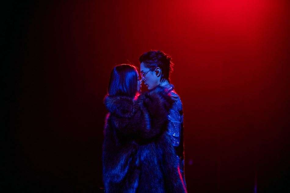 【影片】《披荆斩棘的哥哥》戚薇、李承铉同台演绎《天上飞》❗️真夫妻互撩绝了🔥