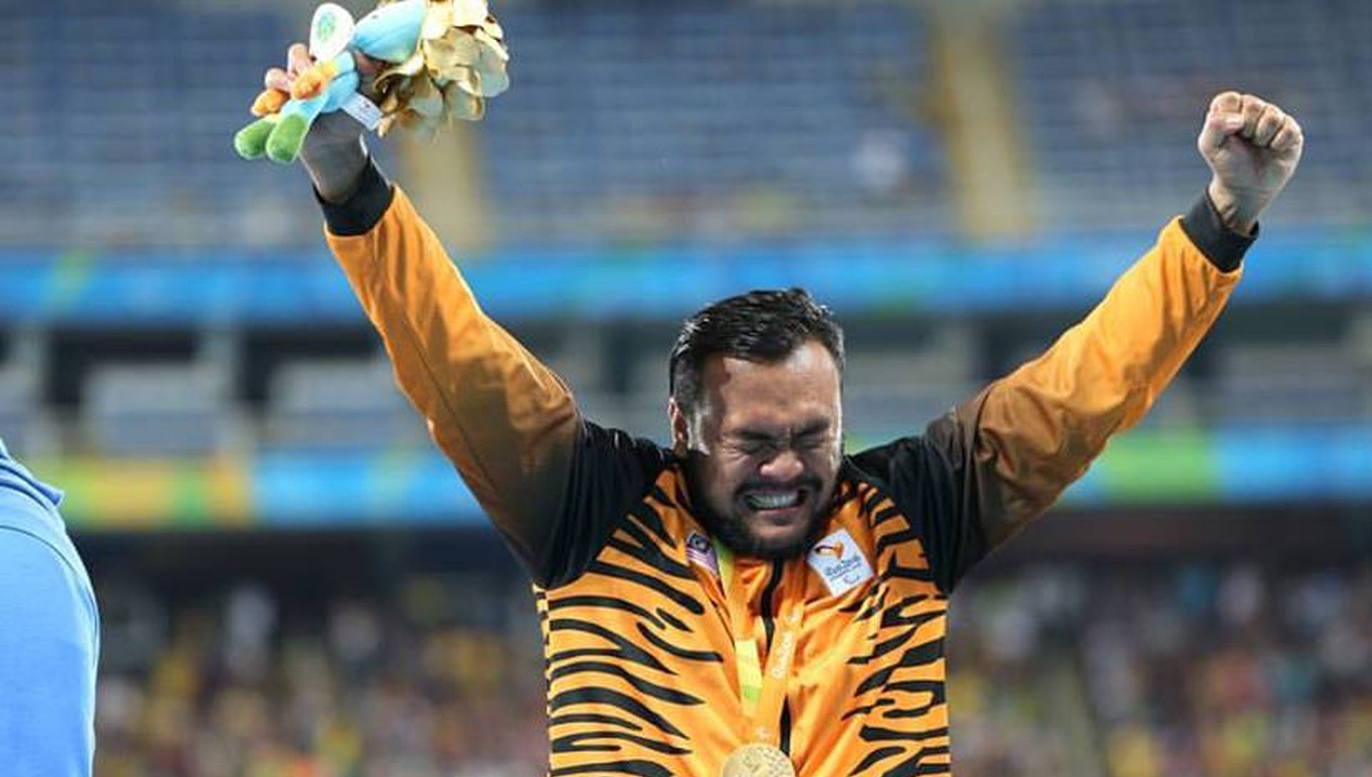 emas ziyad dirampas!