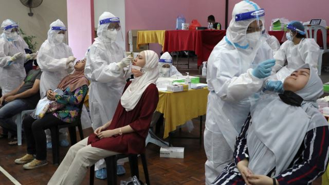 rakyat malaysia perlu sedia hidup dengan covid-19, ketahui maksud endemik