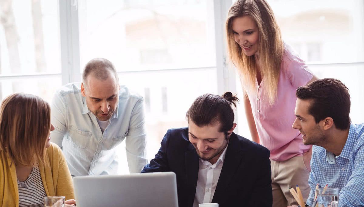 与同事关系再好，也不要聊这6件事！否则迟早会吃亏