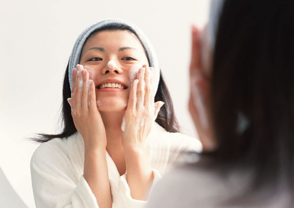 脸上一直长痘痘？改掉这3大习惯，让痘痘远离你！