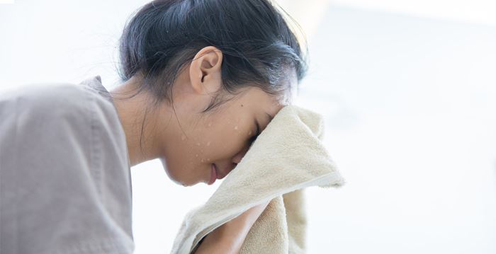 脸上一直长痘痘？改掉这3大习惯，让痘痘远离你！