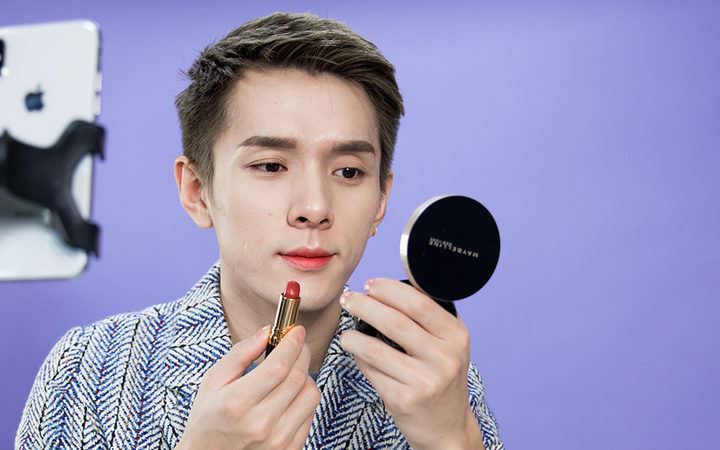 lelaki bersifat feminin seakan wanita bakal diharamkan muncul di rancangan hiburan televisyen china