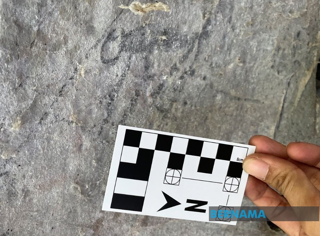 ancient paintings believed to be from neolithic era found in gua kanthan perak!