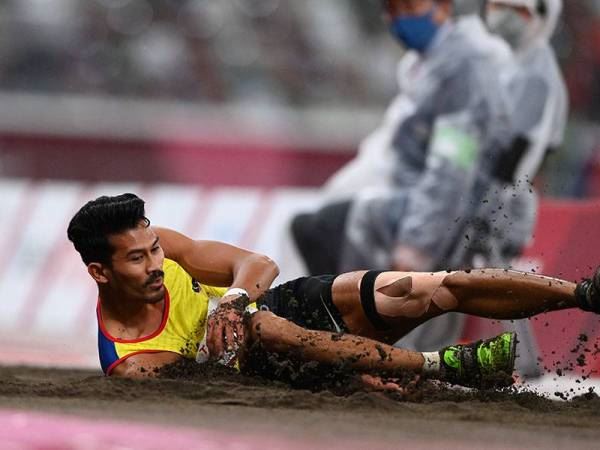 netizens gush over abdul latif romly “macho” appearance, said he looks like actor remy ishak!