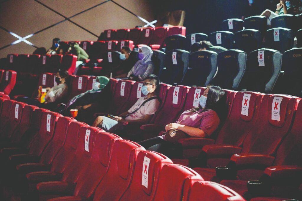 penonton lengkap vaksinasi dibenar tonton wayang di pawagam