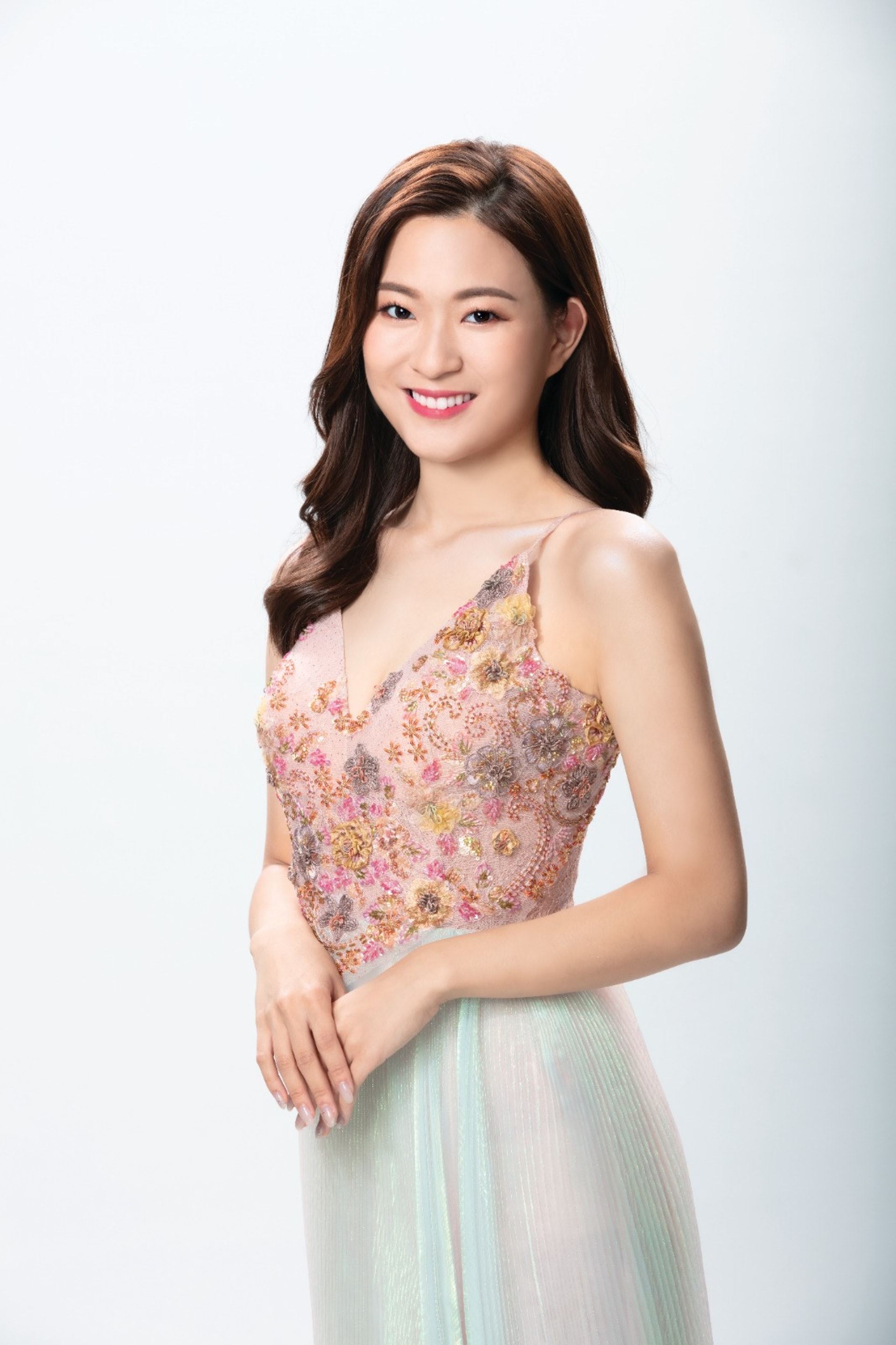 【多图】香港小姐2021决赛就在星期日❗️12位佳丽仙气性感造型曝光❤️