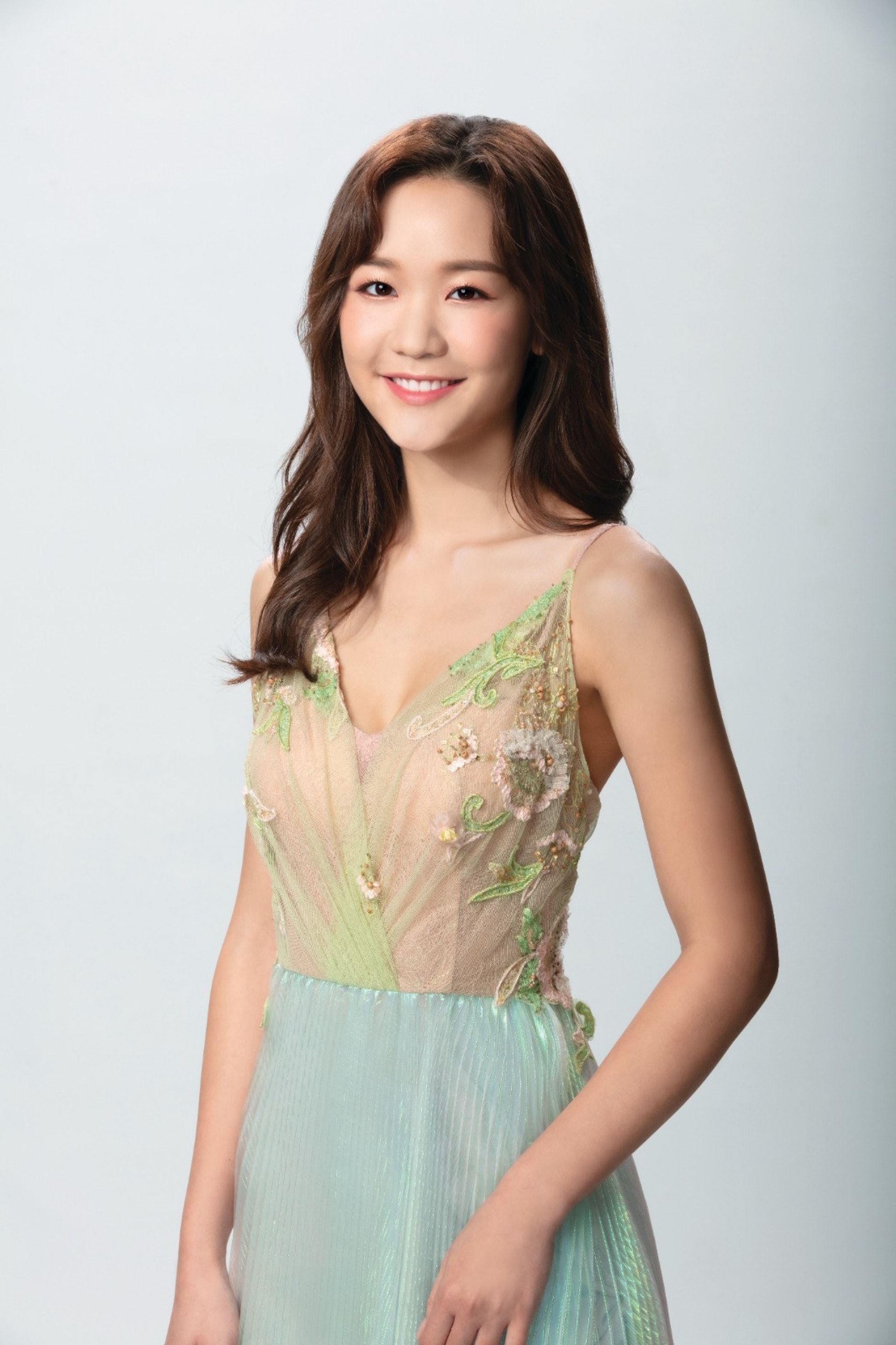 【多图】香港小姐2021决赛就在星期日❗️12位佳丽仙气性感造型曝光❤️