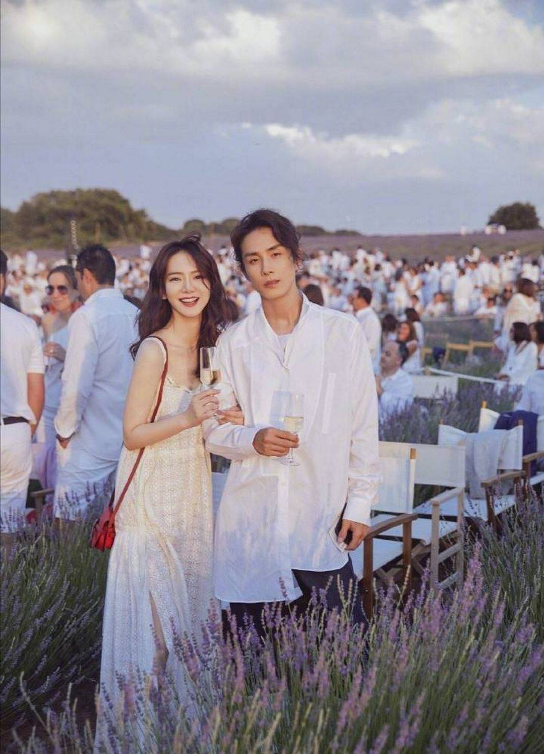 和戚薇结婚七周❗️李承铉晒照庆祝:七年之痒我不信❤️