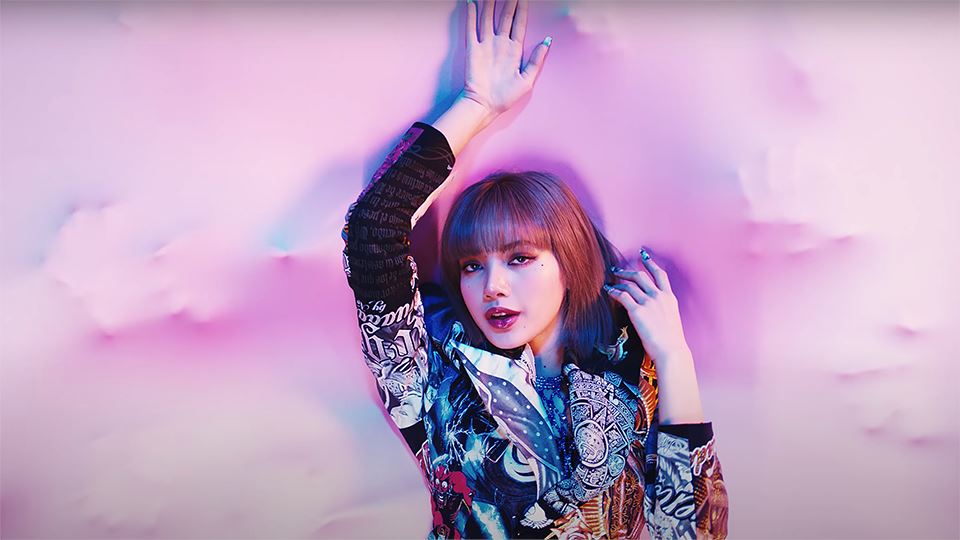 giliran lisa blackpink lancar lagu solo, tampil berpakaian tradisional thailand dalam video muzik ‘lalisa’