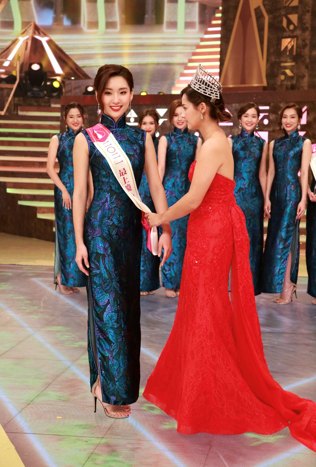 《2021香港小姐竞选决赛》 8号宋宛颖以美貌智慧摘下香港小姐后冠❤️