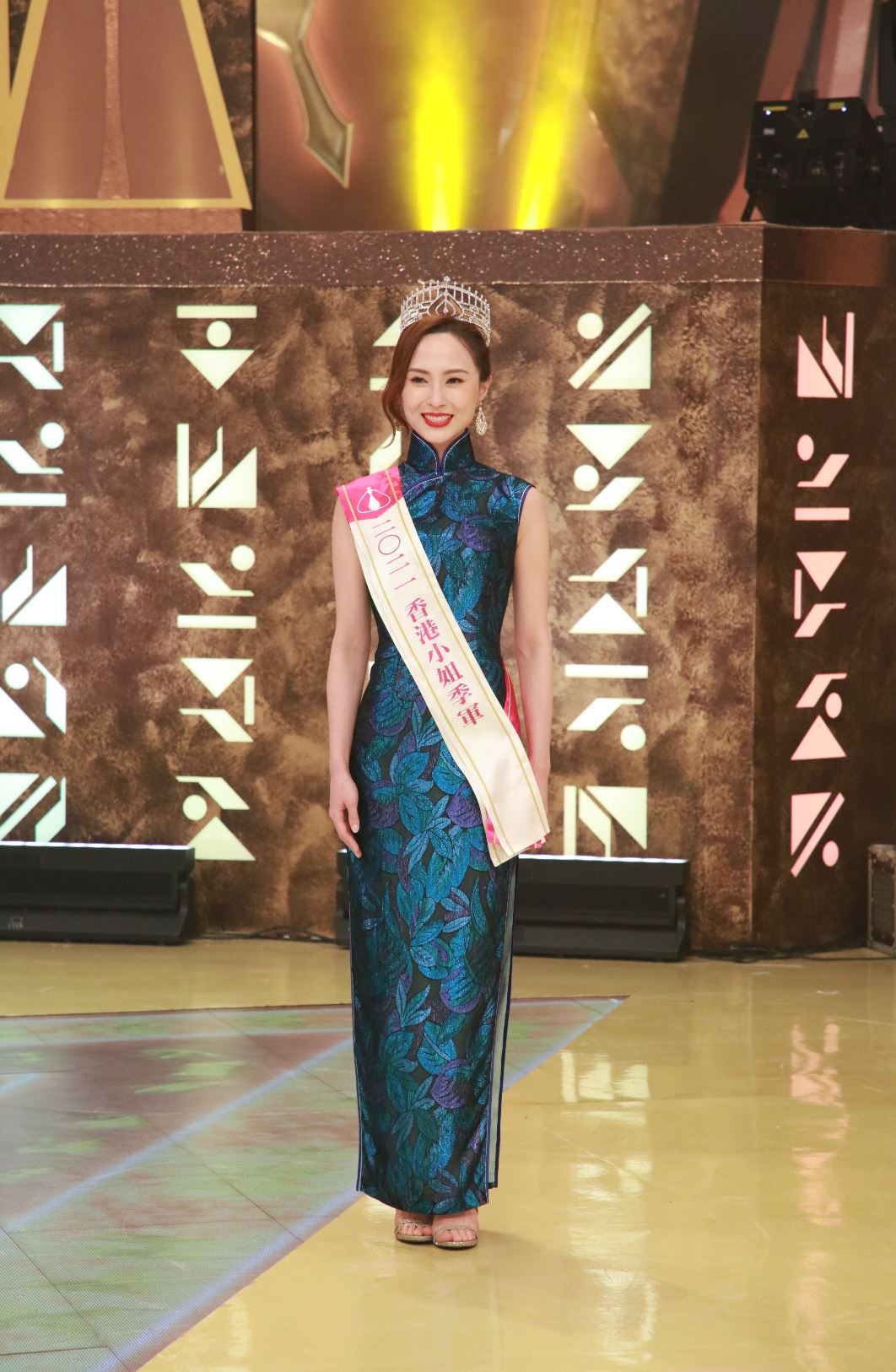 《2021香港小姐竞选决赛》 8号宋宛颖以美貌智慧摘下香港小姐后冠❤️