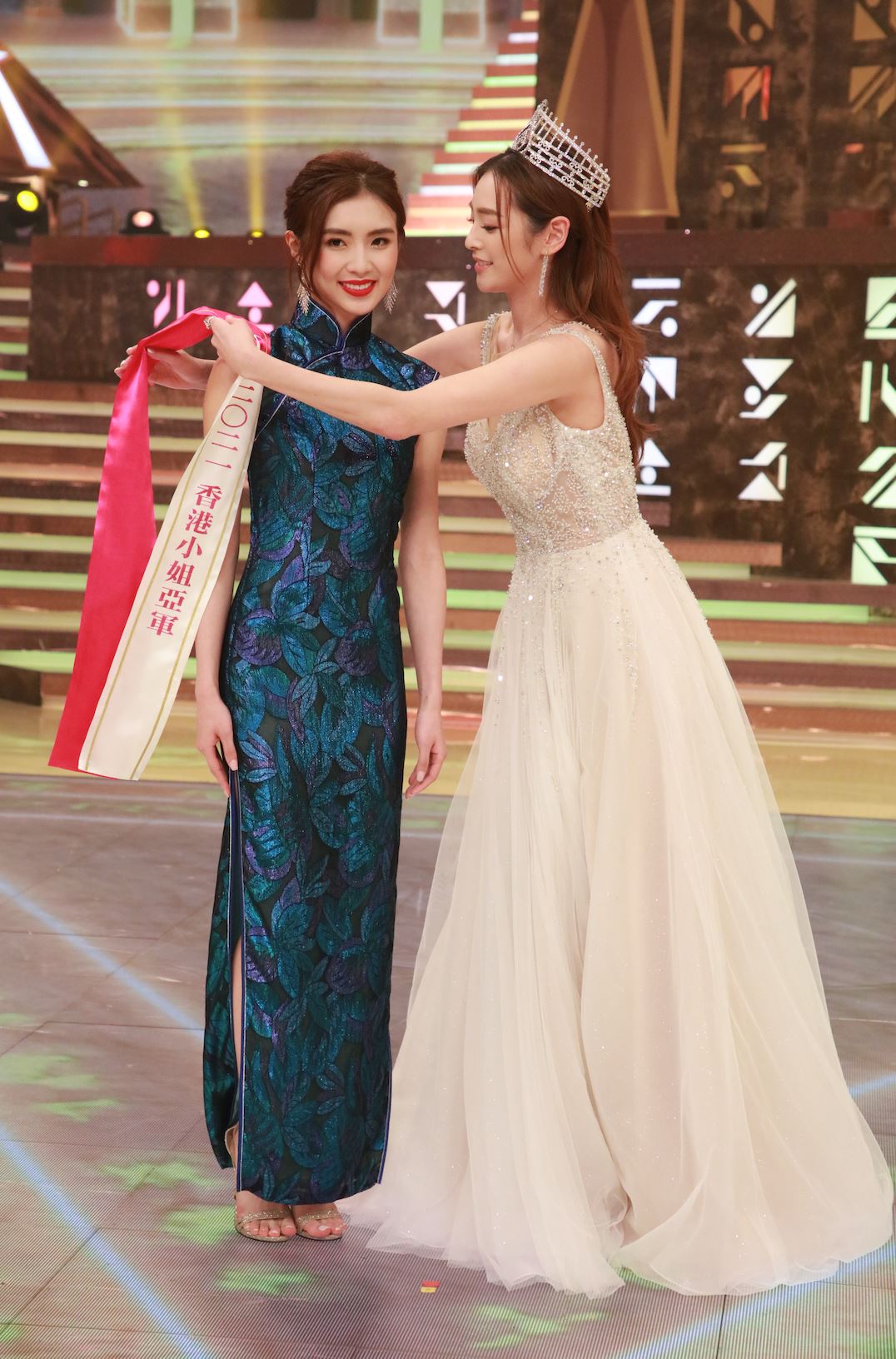 《2021香港小姐竞选决赛》 8号宋宛颖以美貌智慧摘下香港小姐后冠❤️