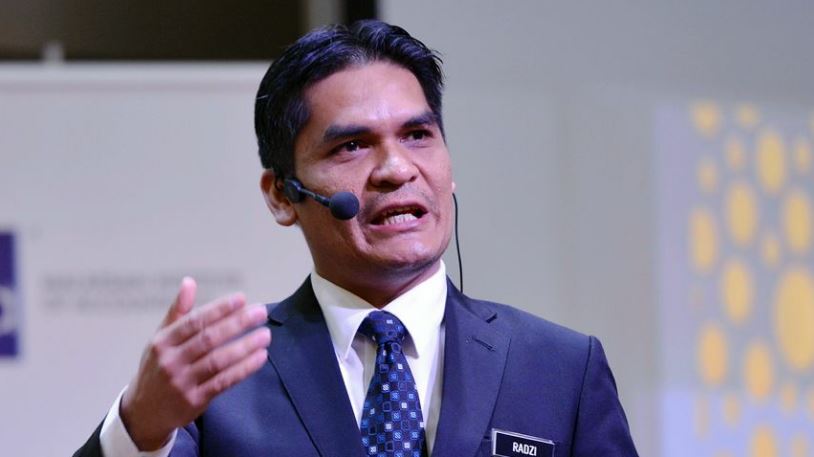 baju sekolah dah sendat? jangan risau, boleh pakai baju sesuai