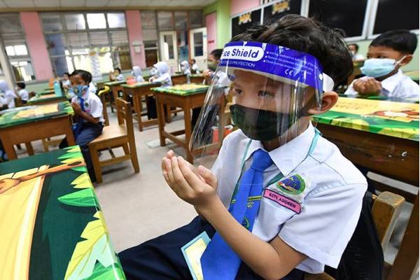 baju sekolah dah sendat? jangan risau, boleh pakai baju sesuai