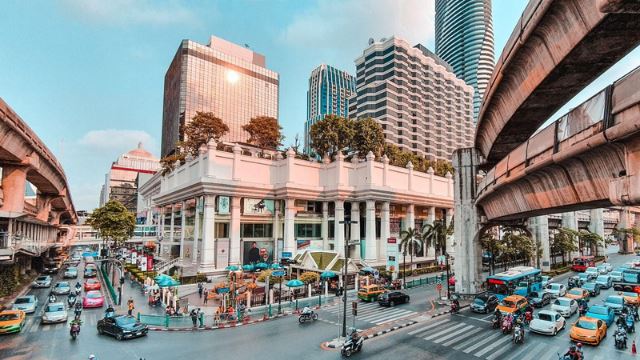 belum capai target vaksinasi, bangkok tunda pembukaan semula buat pelancong