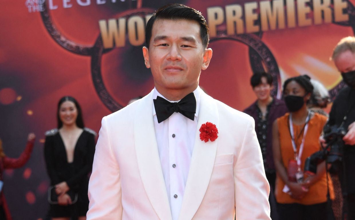 shang-chi star ronny chieng proves that he is still malaysian with a malaysian passport!