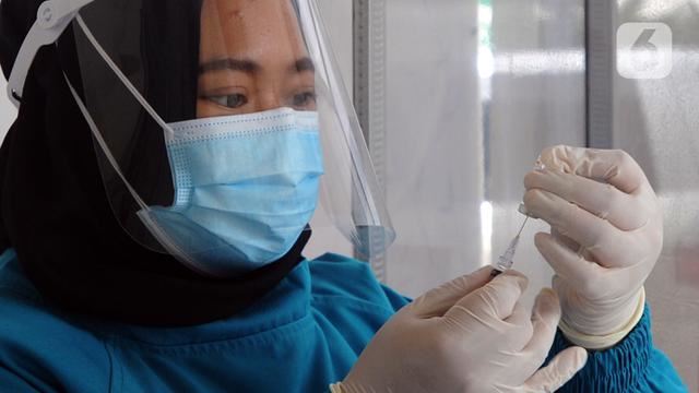 pemberian dos penggalak vaksin covid-19 untuk individu berisiko dan golongan rentan dijangka bermula oktober