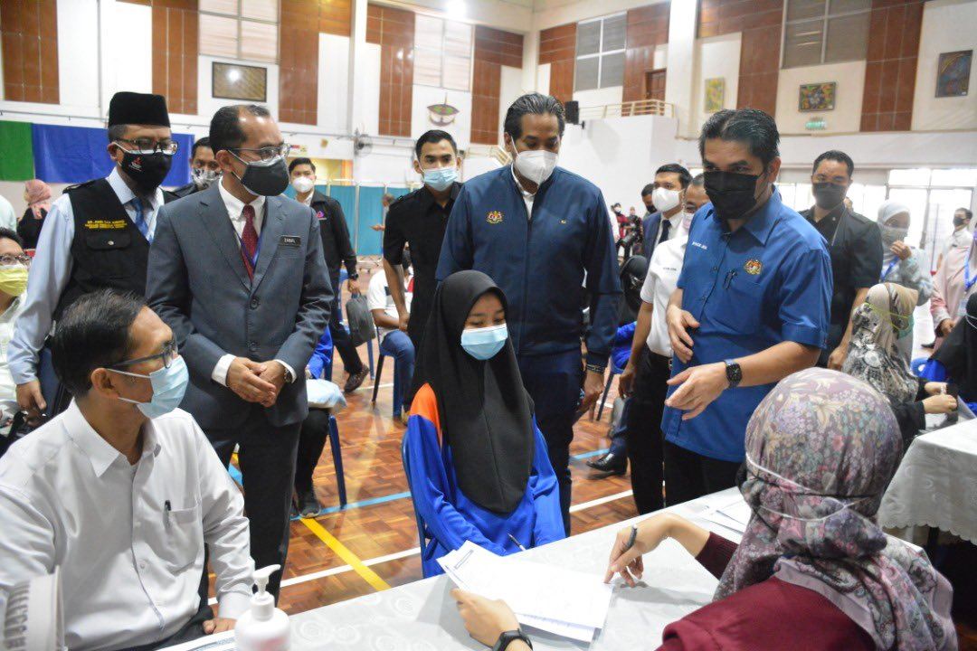 vaksin covid-19 untuk remaja sudah mula diberi, ini maklumat yang perlu anda ketahui